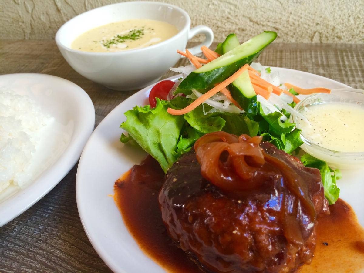 手ごね煮込みハンバーグ