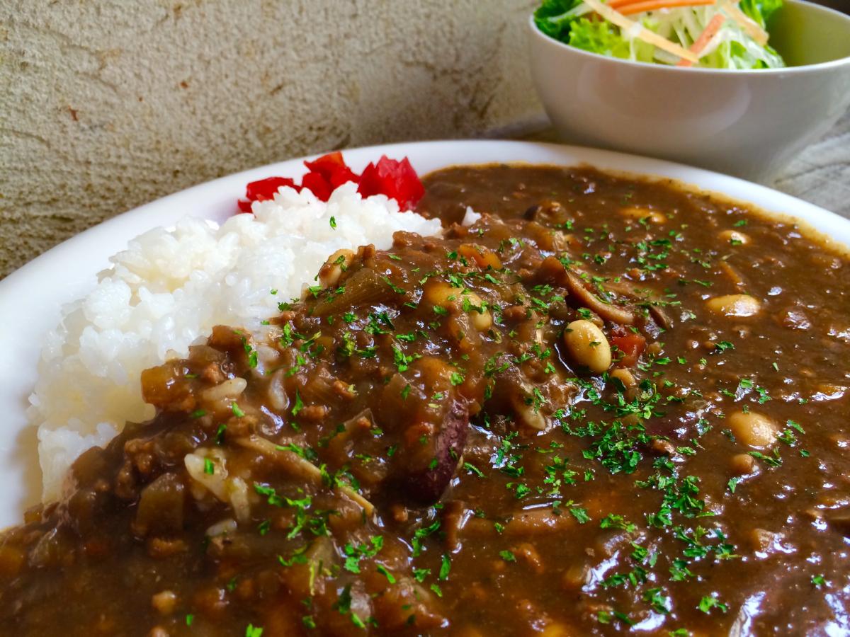 豆を煮込んだひき肉カレー