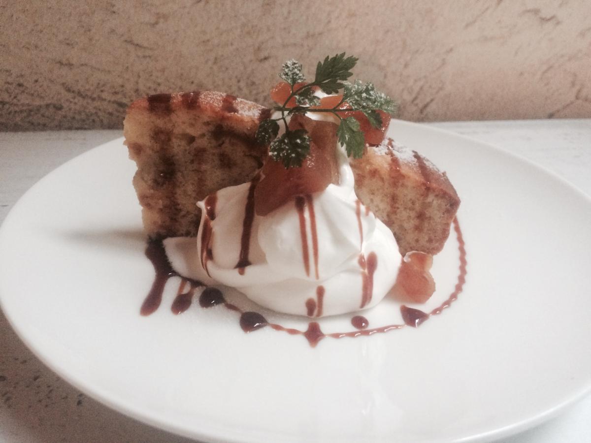 カラメルとりんごのケーキ