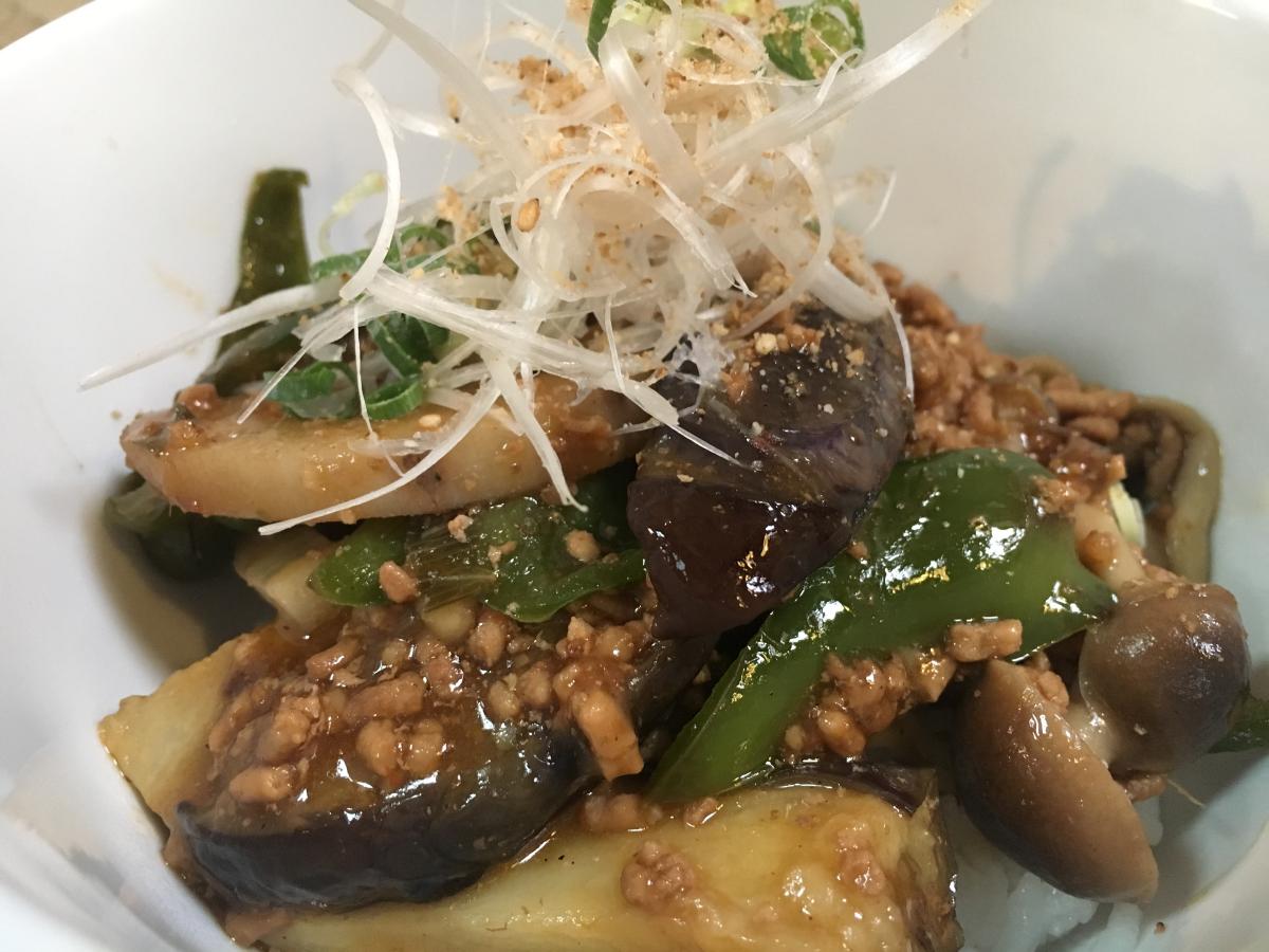 花椒と葱のマーボー茄子丼