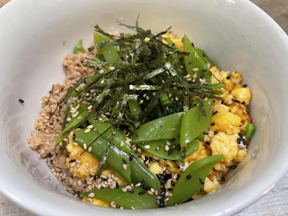 鶏そぼろと卵の三色丼