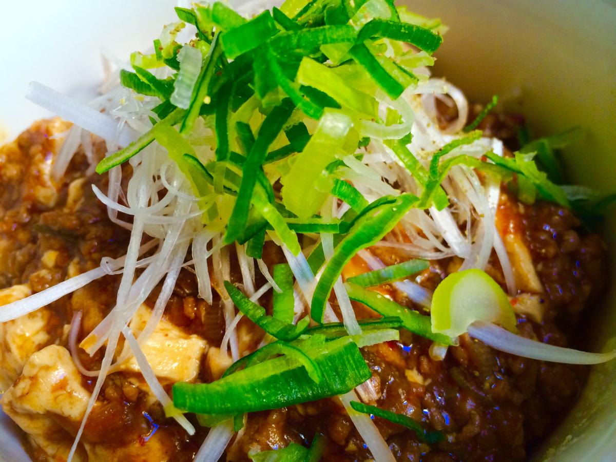 花椒と葱のマーボー豆腐丼