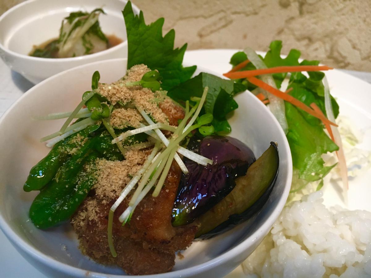 ひと口おろしそチキンカツのプレート