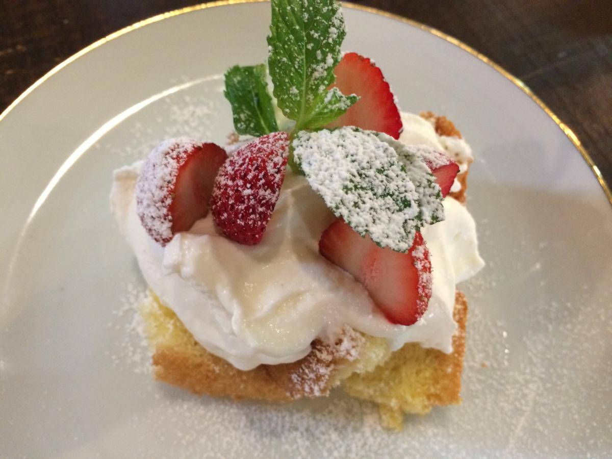 フレッシュ苺のシフォンケーキ