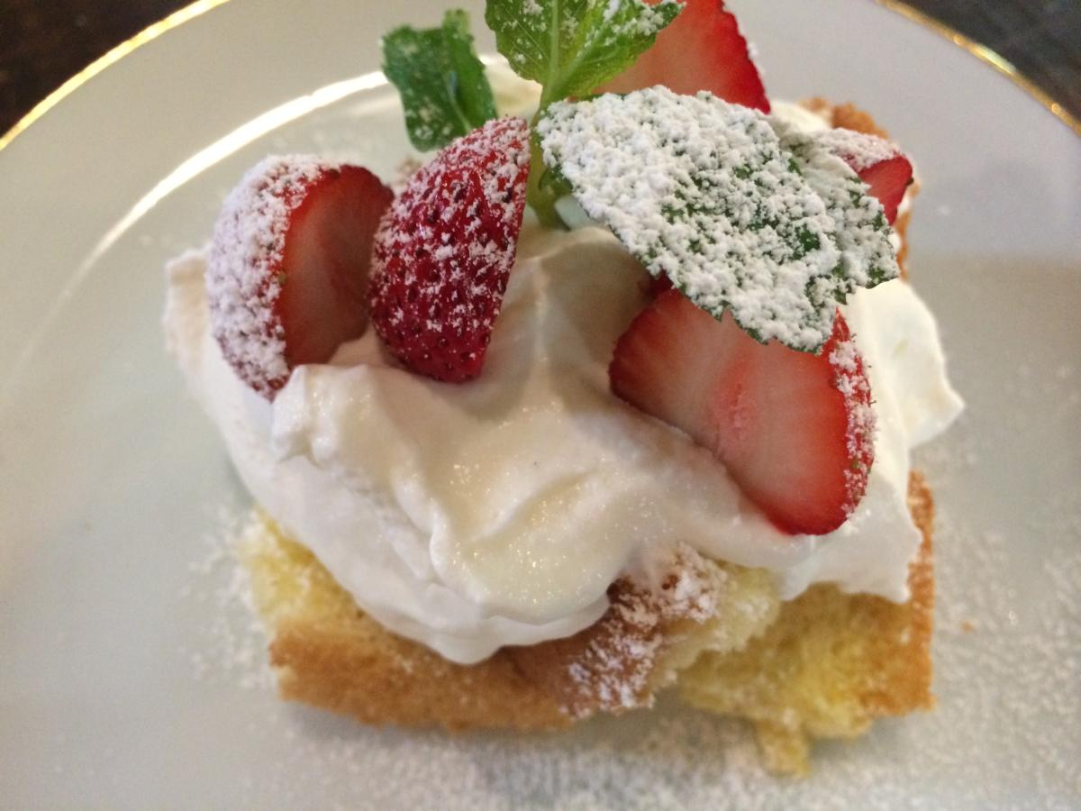 フレッシュ苺のシフォンケーキ