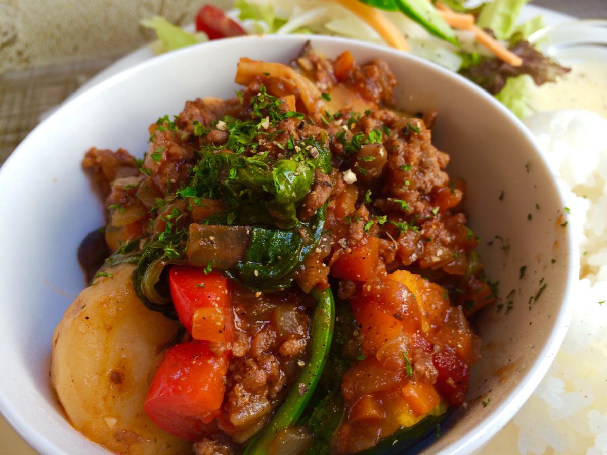 じゃがいもと野菜のミートソース煮のプレート