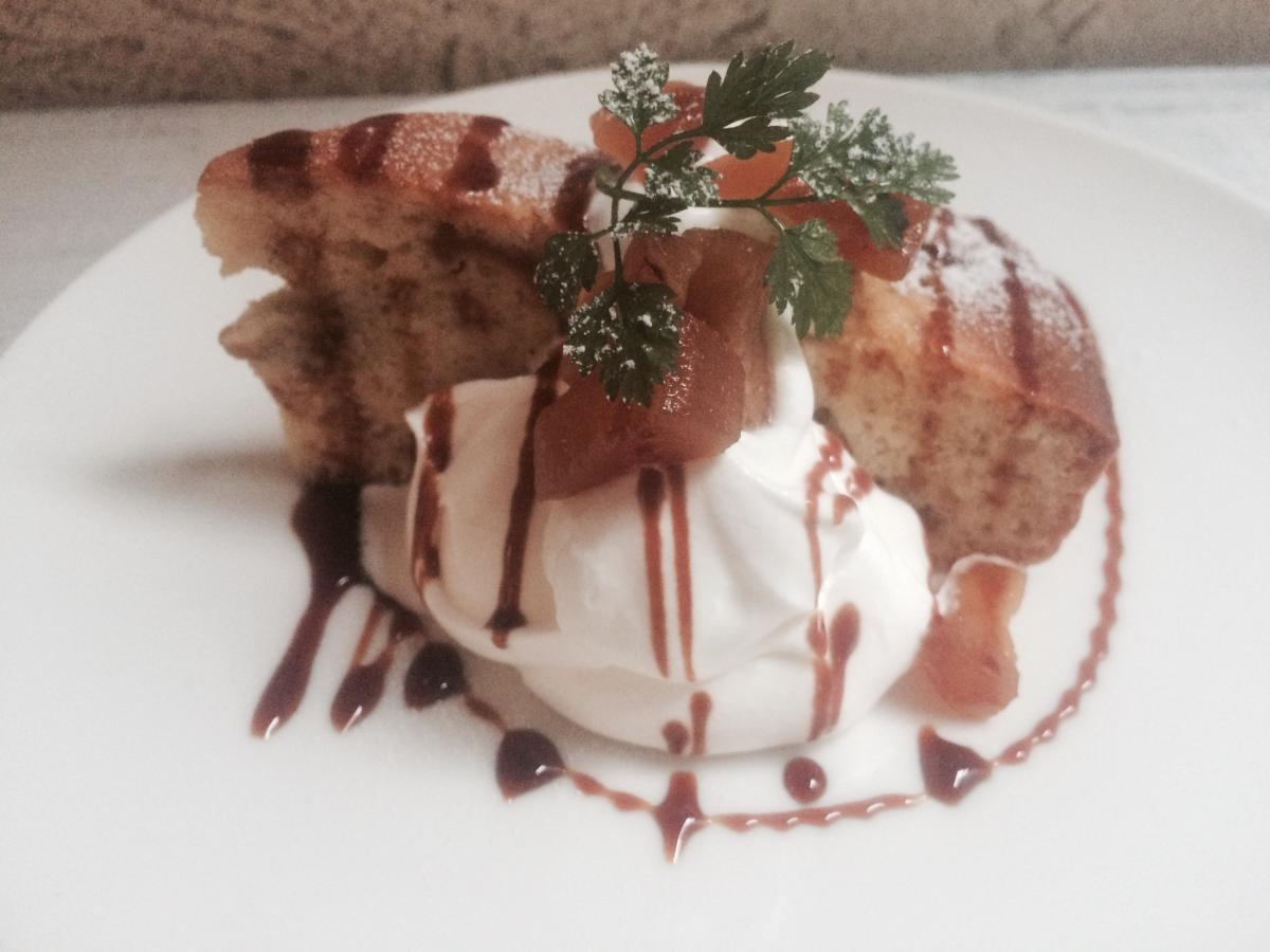 カラメルとりんごのケーキ