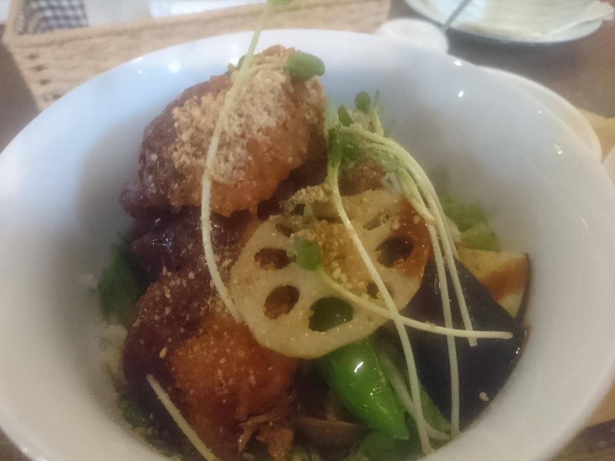  鶏もも肉と野菜のソースカツ丼 48 -1