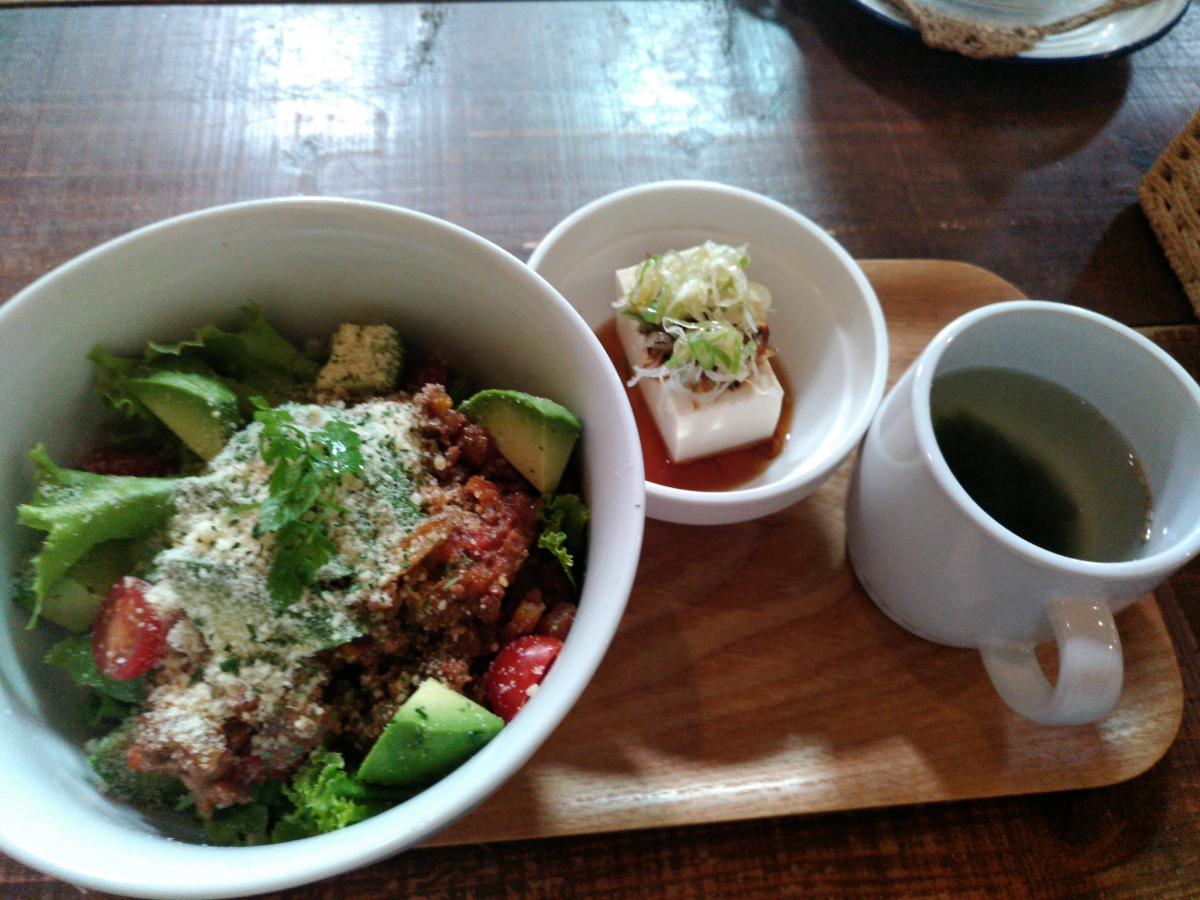  アボカドとひき肉のタコライス丼 72 -3